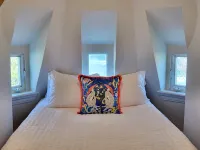 Charming Hillside Retreat - Walk to Brown University Hoteles en Providence