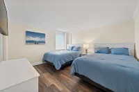 Beachfront Condo on the Boardwalk with Ocean Views โรงแรมใน