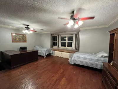 Secluded Private  4-bedroom house with WiFi, AC pool/hot tub/bar Gulfport