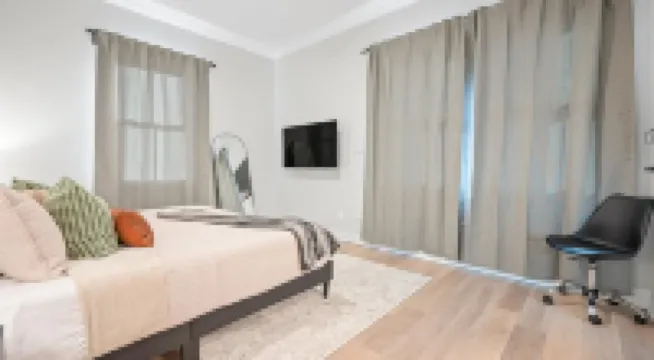 Historic District Gem - 2BR/2BA, Walk to Forsyth Park - Upper Level