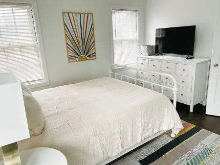 Welcome to your Memphis retreat steps from the vibrant University of Memphis!