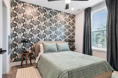 Evelyn 319 - Beautiful brand-new 1BR in beautiful Forest Hill
