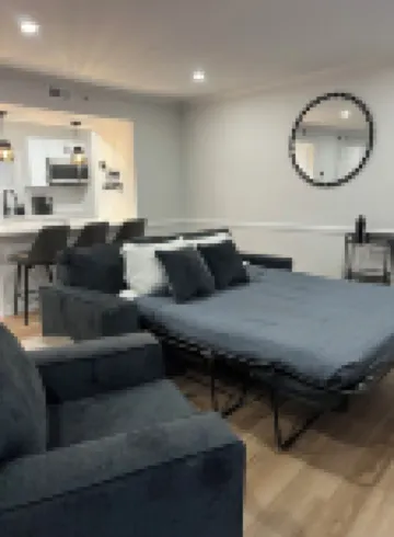 The Happy Hideaway, steps from Spa and 1 mile to Mohegan Sun