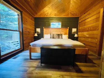 Ridgecrest Retreat: Summertime Smoky Mtn Cabin•WaterView•Fish•HotTub