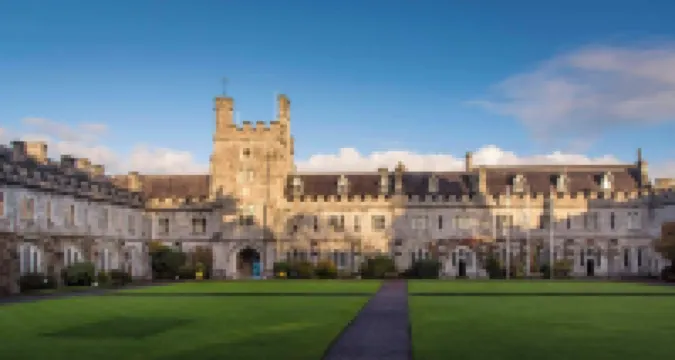 ม็อกซี่ คอร์ก โรงแรมใน