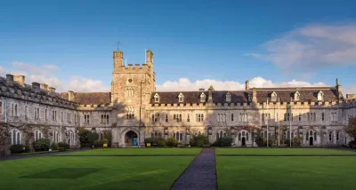 ม็อกซี่ คอร์ก โรงแรมใน