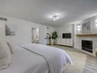 Central Luxury 3-Level Home - Rooftop + Garage Hotels in Lancaster
