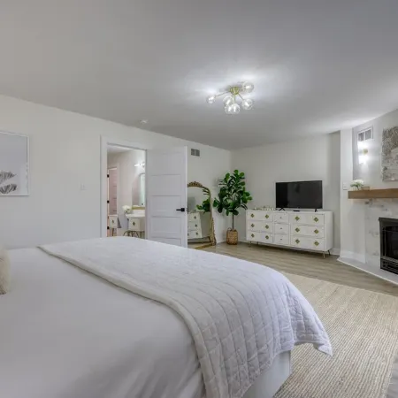 Deluxe Downtown Lancaster 3BD - Rooftop & Parking