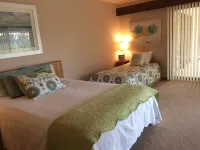 Beautiful, large, private home in Fox Acres- huge patio w/ gorgeous views!