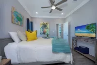 Southern Sandcastles 3-bdrm house in Crystal Beach Steps to the Beach Grill WiFi