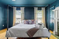 The Luxe/Hot Tub/Private Bar/ 12 Min to Horse Park