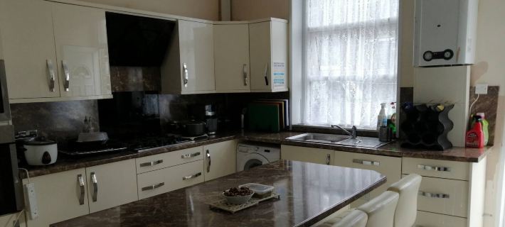 Charming Bradford Room to Rent with Shared Facilities Ξενοδοχεία στην πόλη Μπράντφορντ