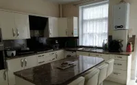 Charming Bradford Room to Rent with Shared Facilities Hotels in Low Moor