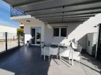 Kastel Novi Elegant and Stylish Apartment with Terrace and Patio Hôtels à : Kastel Stafilic