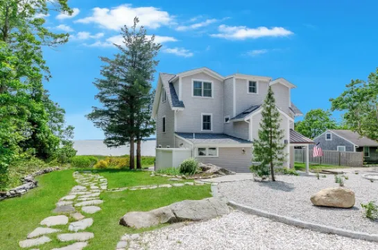 BAYVIEW New! 3BR/3 FB Sandy Beachfront Oasis w/ views over Buzzards Bay to Cape!