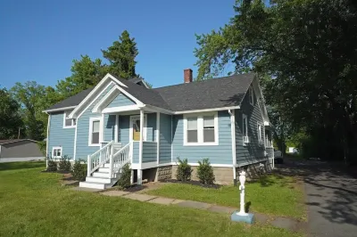 Renovated home with spa access Steps from Cantine Field/HITS Hotels near Smoke House of the Catskills