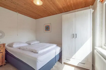 Bungalow in Callantsoog Near Sandy Beach Отели в г. Callantsoog