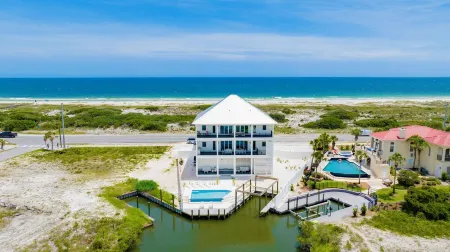 Brand New Gulf & Direct Ole River with Boat Slip, Infinity Pool & Elevator!