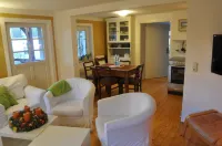 Rural idyll on the city, yet right in the middle: Relax + Experience