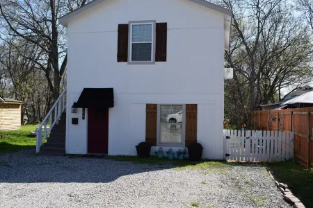 Neat Suite is a downstairs studio