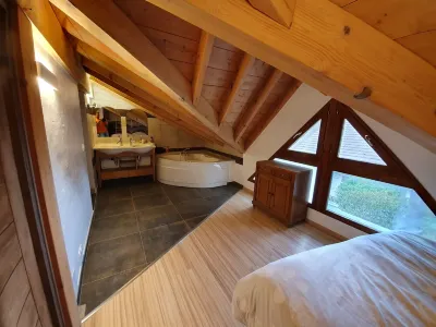 Le Typique Atypique Spacieux 140 m2 au Centre du Hameau de Perroix Hotels near Cascade d'Angon