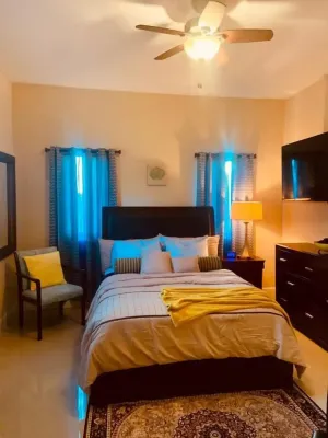 Private Cali King Suite Airport Các khách sạn gần Clifton Heritage Park