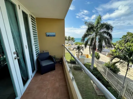 Unwind at Seaside Serenity, 2B/2B, Full A/C, WiFi.