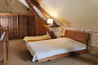 Maison de Campagne en Pierre - A L'orée du Bois Hotels near Belvédère du parc floral