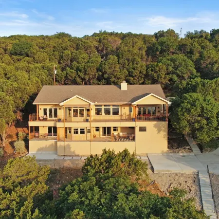 Lake Travis Chic with MILES of views and Awesome amenities