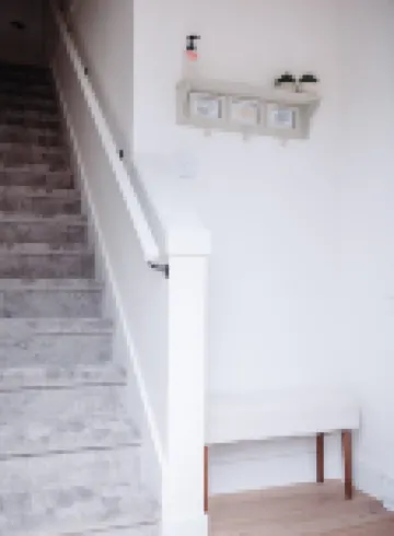 Quiet, above-garage suite in Royal Bay