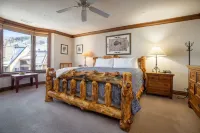 Modern Rustic Bi-Level 3 Bedroom Plus Loft Condo In Beaver Creek