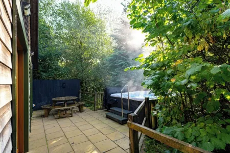 Farley; woodland lodge for 8 with hot tub, log burner, BBQ, near Alton Towers.