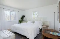 Spacious multiples bedroom house in enchanting Calverton with WiFi, AC Hotels in Calverton