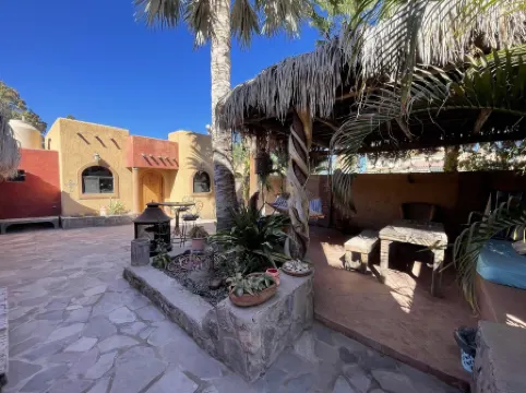Amorito Guest house, Pool, 1 block from beach, 6 blocks from downtown