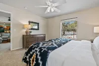 La Hacienda BV: Family-friendly cabin nestled on 2 acres in the woods