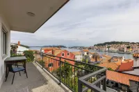 Gemütliche Apartment Enolabee mit Meerblick, Terasse, Balkon und Privatparking.