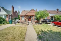 Fully Furnished & Tasteful Home - West Dearborn