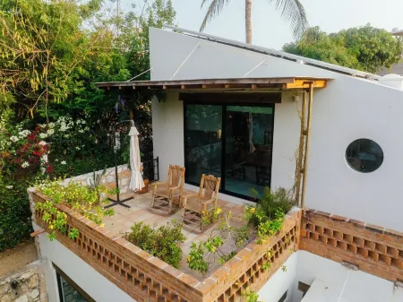 Casa de la Luna - Your Escape to Paradise in Stunning Oceanfront Home