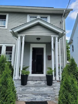 Charming 3 bed/2 bath town home with gorgeous back yard Hotels near MassMutual Center