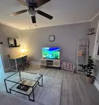 Modern Comfy 2 Bedroom Apartment