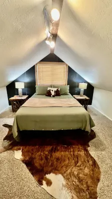 3BR+Loft, Pet-Friendly w/  Hot Tub + Arcade