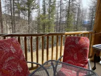 Newly redecorated condo right on the ski hill with private hot tub.