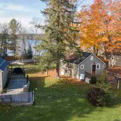 Traditional Cottage in Muskoka Lakes Bala Hotel Exterior