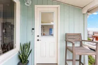 5br / 9 bed / 11 room huge beach house with rooftop deck and shaded back yard