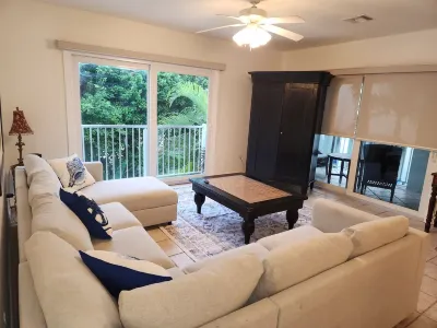 Cruz Bay, Guide Star of Saint John, USVI, Luxury condo, walk to town/ beaches! Hotels in 