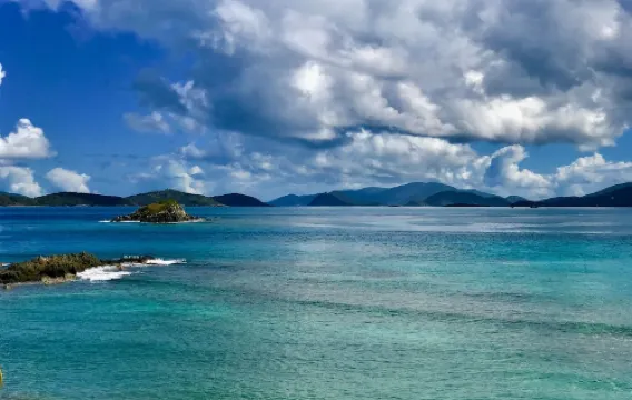 Sapphire Beach Fully Renovated Penthouse with washing machine.Great for families