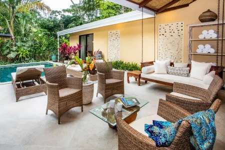 Luxury and Privacy 3 King Suites Central Location