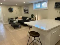 LakeView 2BR: Easy Access & Modern Comfort