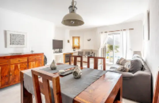 Recently Renovated Ground Floor Apartment, 2 new Bathrooms with walk in showers