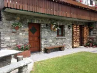 PRETTY TWO-ROOM APARTMENT IN ALPINE STYLE Hotels in Madesimo